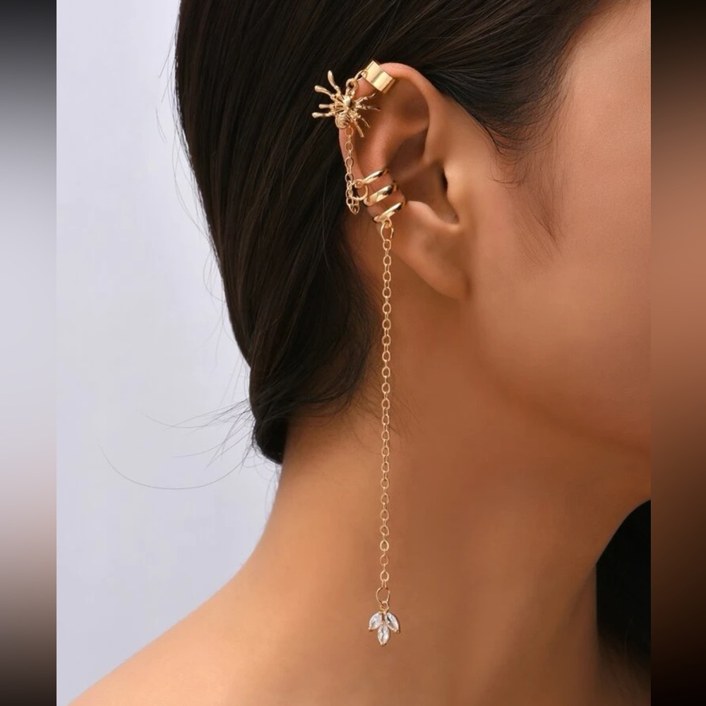 🕷️ Awesome Pierce-less Metallic Rhinestone Tassel Spider Single Ear Cuff 🕷️